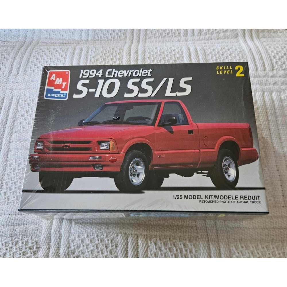 AMT Ertl #8964 1:25 Scale 1994 Chevrolet S-10 SS/LS Pickup Plastic Kit Sealed